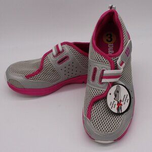 Wilson Girl's Gray with Pink Non Marking Sole Runners Sneaker Shoes size 3 NWOT
